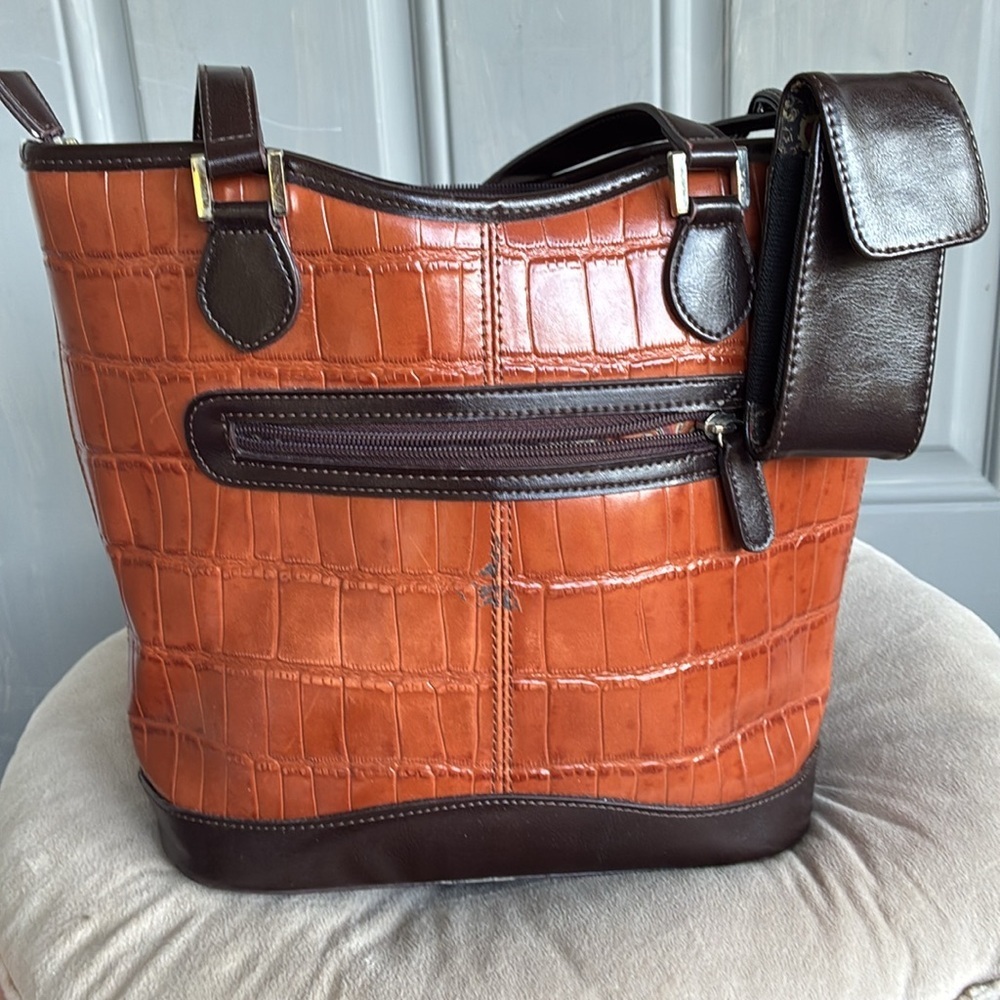 Vintage and Elegant Brighton Brown Croc-Embossed Women's Bag - Picture 3 of 9